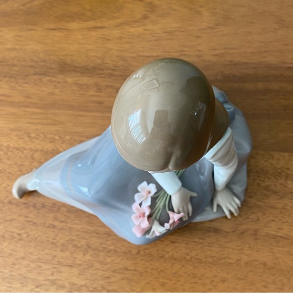 LLADRO "Nostalgia" Young Girl With Flowers Figurine Jovencita Pensativa #5071 - Picture 7 of 11